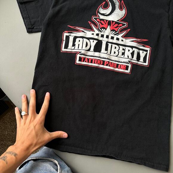 2000s Vintage Tattoo Shop Parlor Faded Fityed Graphic Tee - Picture 4 of 7